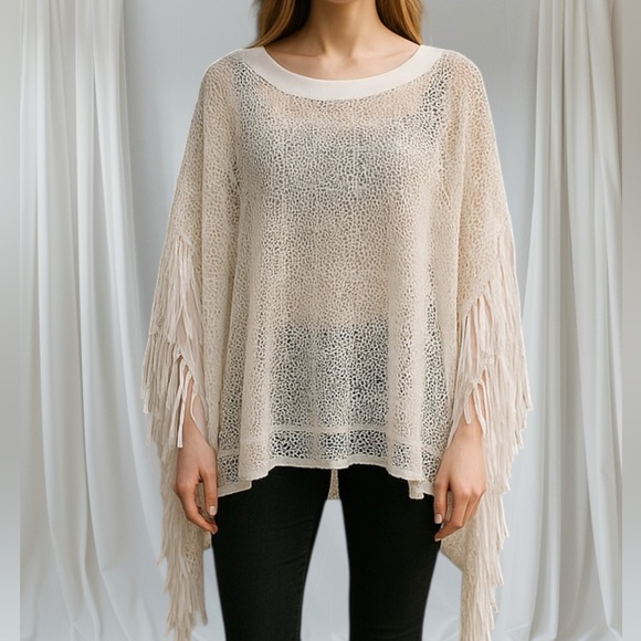 White fringe blouse size Small great summer cover up - Picture 3 of 8